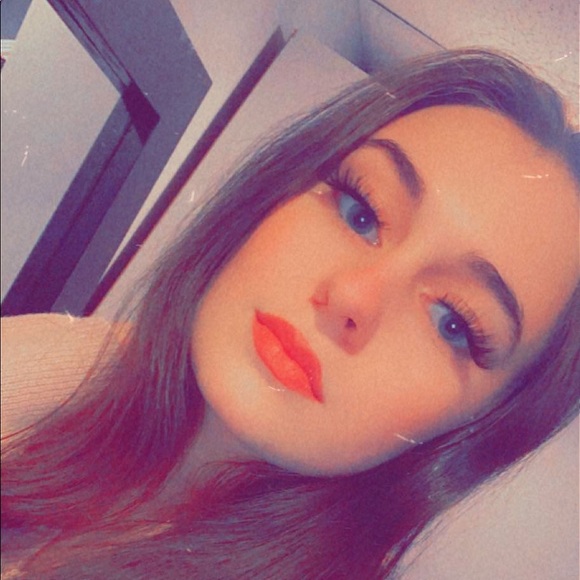 Meet your Posher, Cailey - Picture 1 of 1